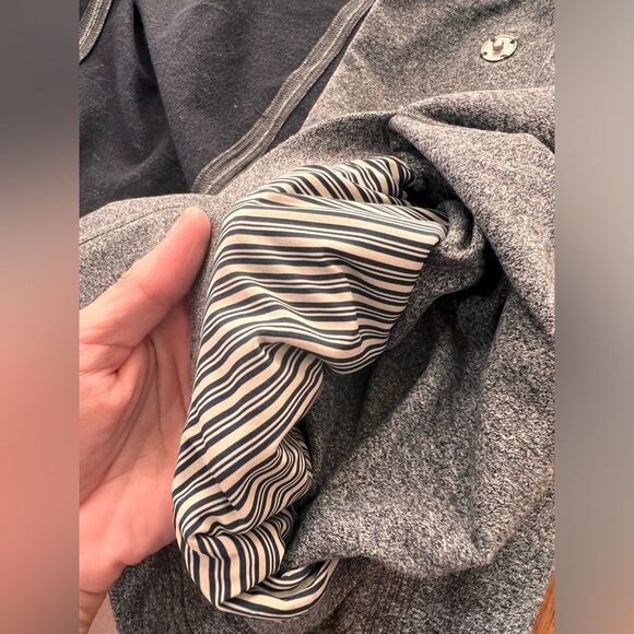 Lululemon Find Your Centre Wrap Jacket Heathered Speckled Black Hooded Sz 6 EUC - Picture 9 of 12